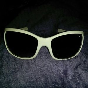 Ravishing Oakley women sunglasses